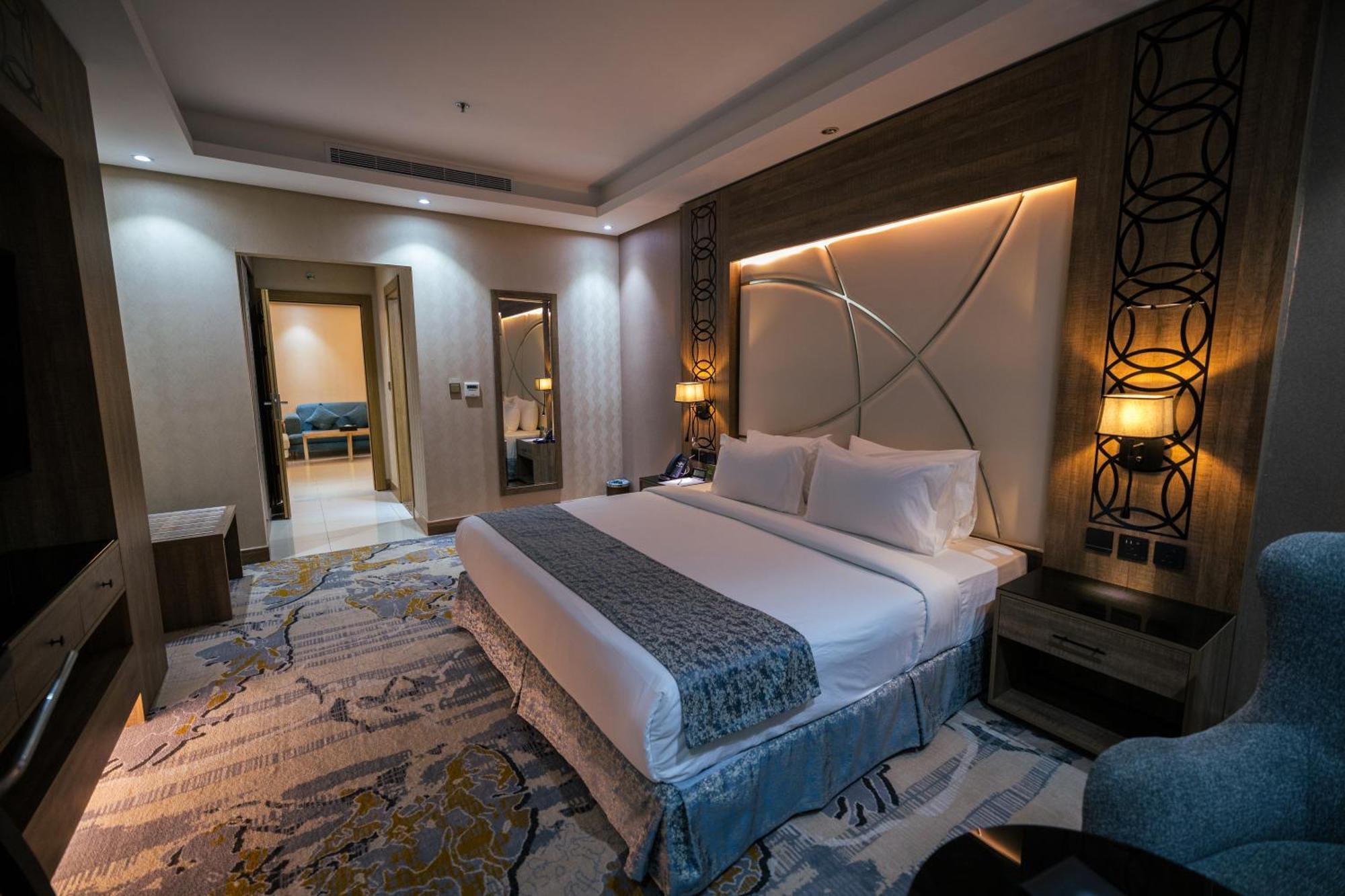 فندق Mirnian 4*